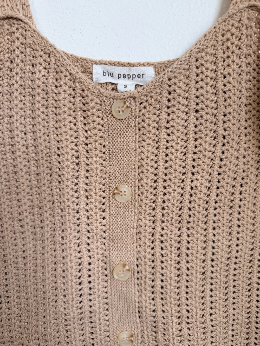 Top size Small and Shorts size XS - Picture 5 of 12